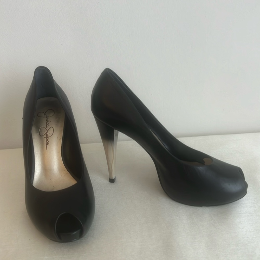 Jessica Simpson Black Leather Peep Toe pumps ~ Size 5.5 ~ Marble style heel